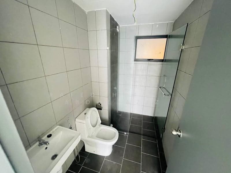 Service Residence for Sale at E'Island Lake Haven - Rafedah Binti Abdul Aziz - Bathroom - PropertyGuru.com.my