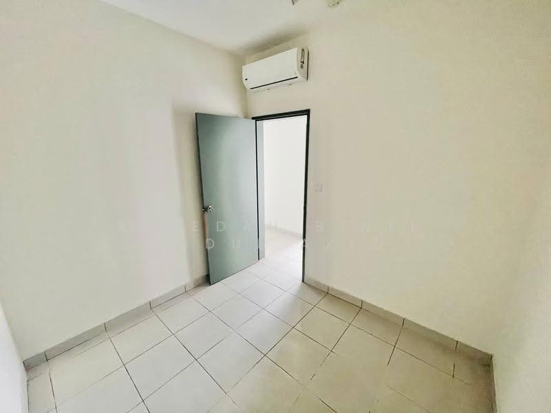 Service Residence for Sale at E'Island Lake Haven - Rafedah Binti Abdul Aziz - Bedroom - PropertyGuru.com.my
