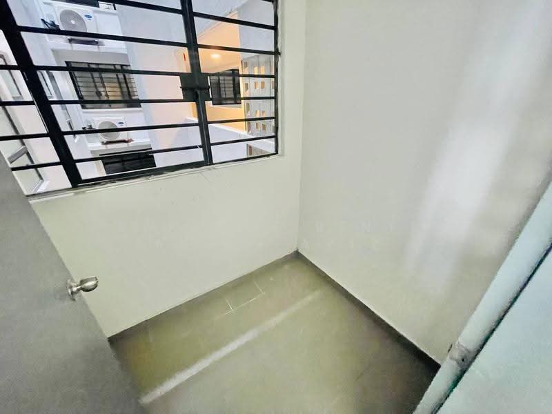 Service Residence for Sale at E'Island Lake Haven - Rafedah Binti Abdul Aziz - Yard - PropertyGuru.com.my