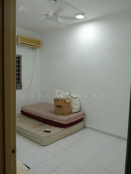 Rumah Flat untuk Disewa di Taman Orkid - Justin Wong - Bedroom - PropertyGuru.com.my