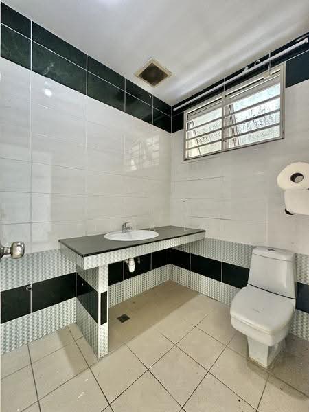 Semi-Detached House for Sale in Kota Kinabalu (Sabah) - Fiona Lai - Bathroom - PropertyGuru.com.my