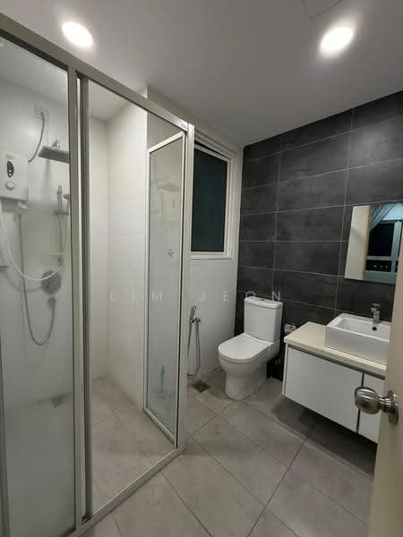 Kediaman Servis untuk Disewa di Impiria Residensi Bukit Tinggi Klang - Lim Jeon - Bathroom - PropertyGuru.com.my