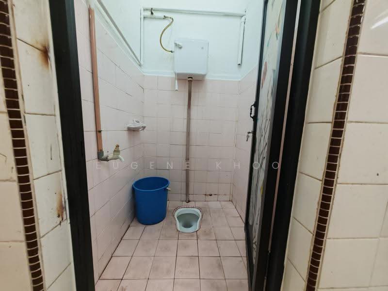 2-storey Terraced House for Sale in Taman Desa Cemerlang (Ulu Tiram) - Eugene Khoo - Bathroom - PropertyGuru.com.my