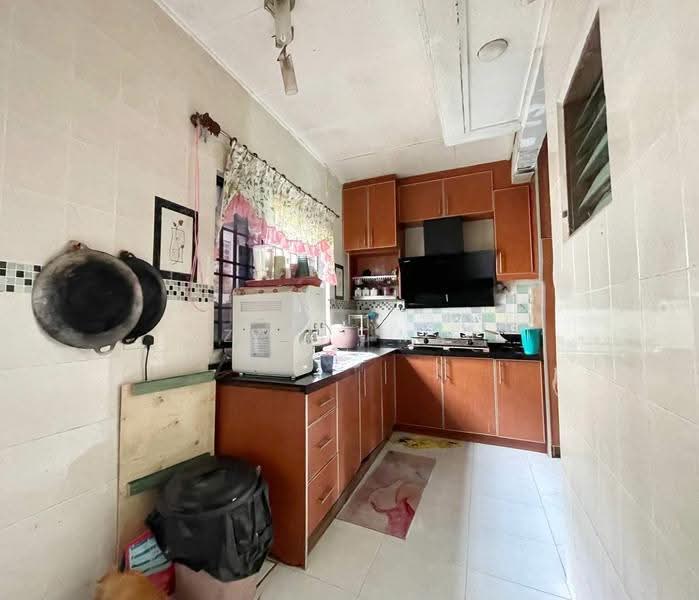 Rumah Teres 2-Tingkat untuk Dijual di Taman Pinggiran Putra (Seri Kembangan) - Izzati Mat - Kitchen - PropertyGuru.com.my