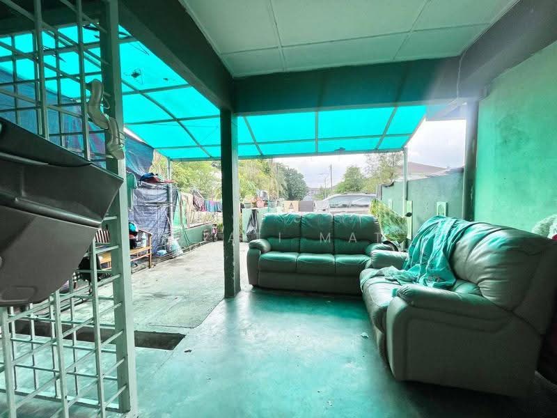 Rumah Teres 2-Tingkat untuk Dijual di Taman Pinggiran Putra (Seri Kembangan) - Izzati Mat - Exterior - PropertyGuru.com.my
