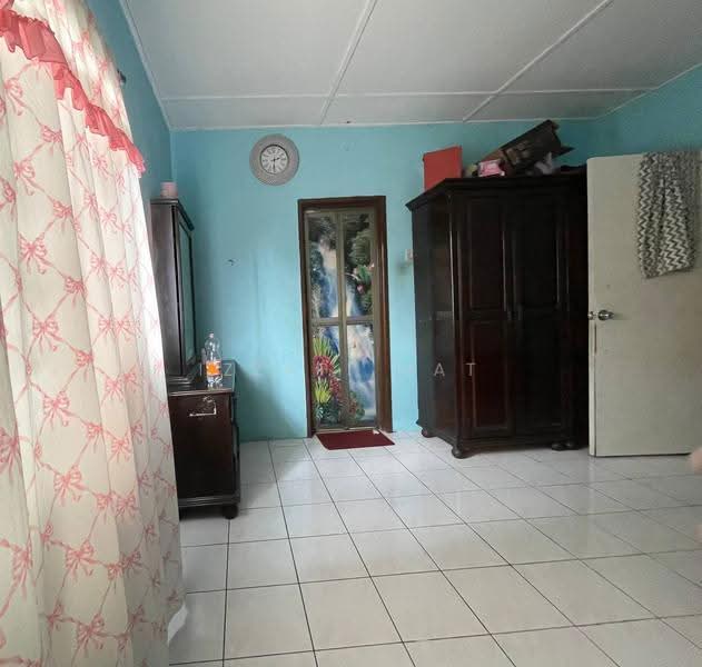 Rumah Teres 2-Tingkat untuk Dijual di Taman Pinggiran Putra (Seri Kembangan) - Izzati Mat - Bedroom - PropertyGuru.com.my