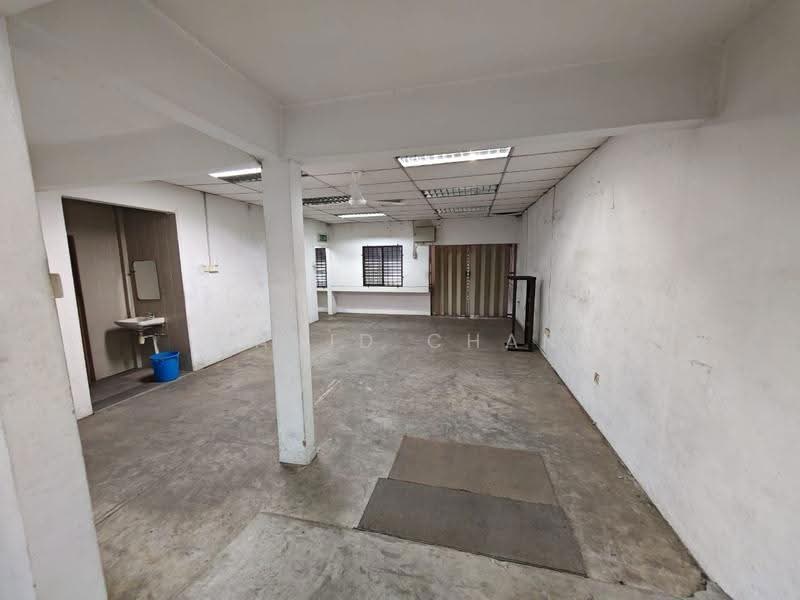 Semi-D Factory for Rent in Taman Tan Sri Yaacob (Johor Bahru) - David Chan - Bathroom - PropertyGuru.com.my