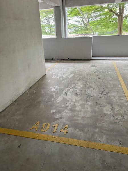 Kedai / Pejabat untuk Dijual di Taman Johor Jaya (Johor Bahru) - Shiang Yng Tan - Car Park - PropertyGuru.com.my