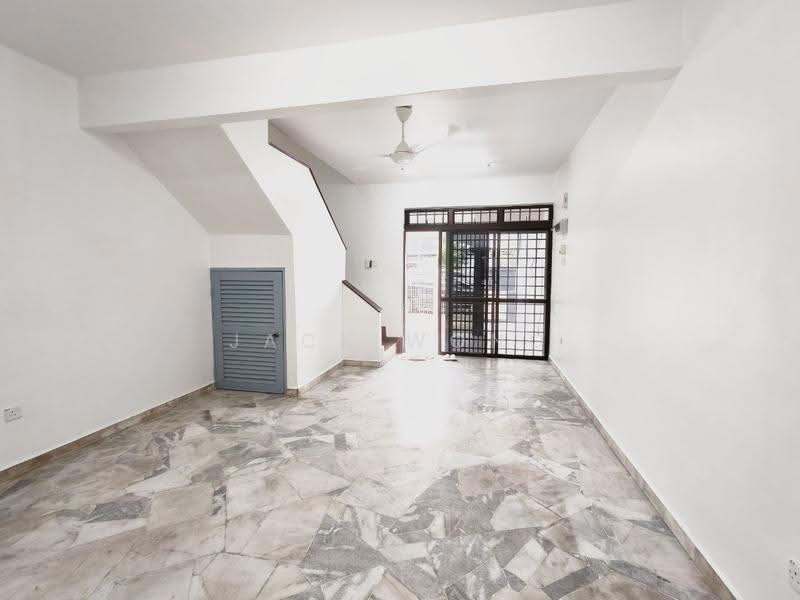 2-storey Terraced House for Sale in Taman Tan Sri Yaacob (Johor Bahru) - Jack Wong - Living Room - PropertyGuru.com.my