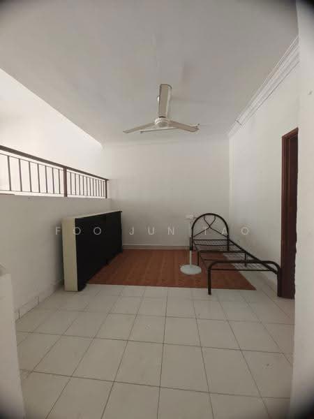 2-storey Terraced House for Rent in Taman Mount Austin (Tebrau) - Foo Jun Tao - Bedroom - PropertyGuru.com.my