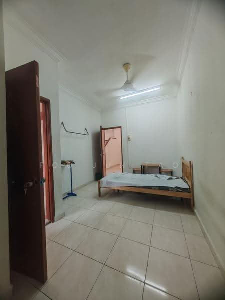 2-storey Terraced House for Rent in Taman Mount Austin (Tebrau) - Foo Jun Tao - Bedroom - PropertyGuru.com.my