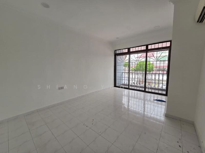 Rumah Teres 2-Tingkat untuk Dijual di Taman Johor Jaya (Johor Bahru) - Shiang Yng Tan - Living Room - PropertyGuru.com.my