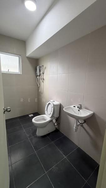Rumah Flat untuk Disewa di PANGSAPURI AMANSIARA - Reen Loke - Bathroom - PropertyGuru.com.my