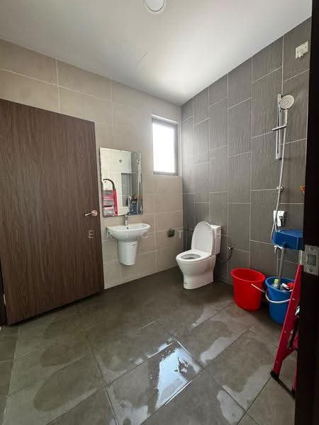 Rumah Teres 2-Tingkat untuk Disewa di Bandar Bukit Raja (Klang) - Eric Teh - Bathroom - PropertyGuru.com.my
