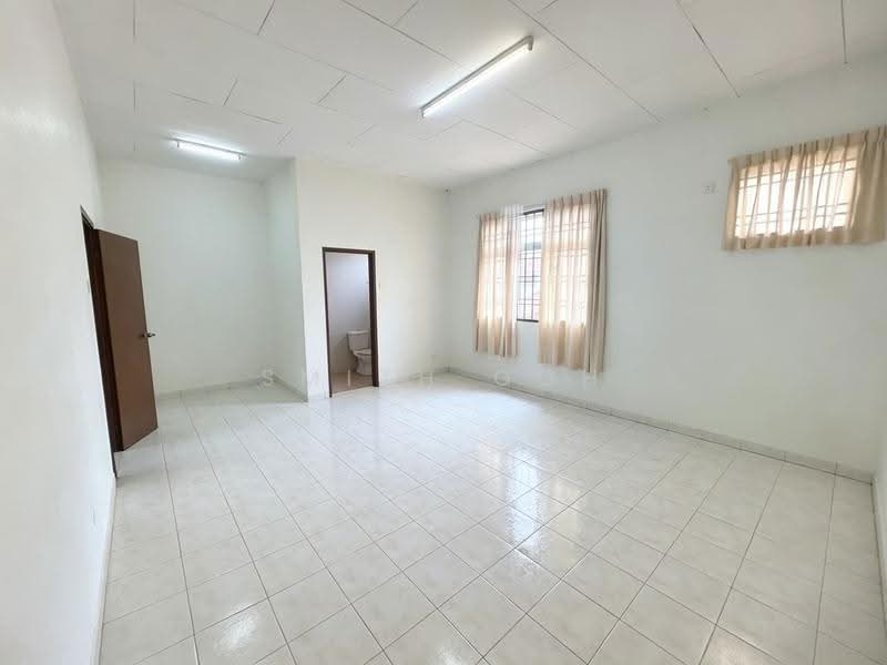 2-storey Terraced House for Sale in Bandar Putra Kulai (Kulai) - Smith Goh - Bathroom - PropertyGuru.com.my