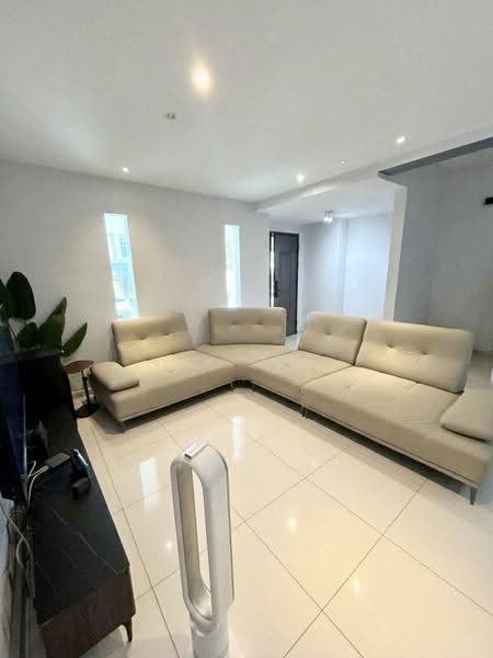 2-storey Terraced House for Sale in Taman Sutera Utama (Skudai) - Yik Tat - Living Room - PropertyGuru.com.my