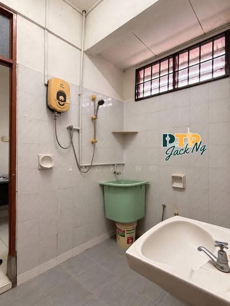 2-storey Terraced House for Sale in Taman Samagagah (Permatang Pauh) - Jack Ng - Bathroom - PropertyGuru.com.my