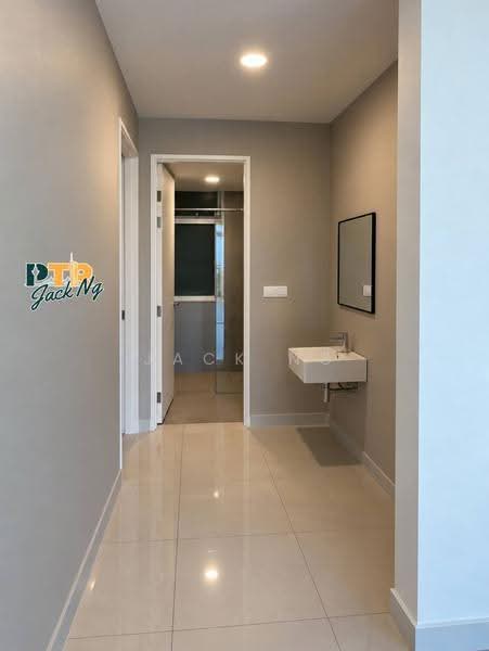 Kondominium untuk Dijual di Ferringhi Residence 2 - Jack Ng - Corridor - PropertyGuru.com.my