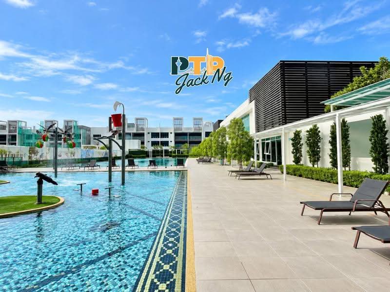 Kondominium untuk Dijual di Ferringhi Residence 2 - Jack Ng - Pool - PropertyGuru.com.my