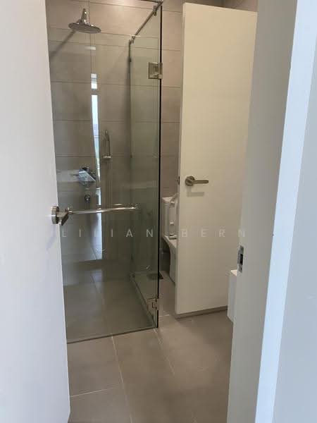 Kediaman Servis untuk Dijual di Dorsett Waterfront Subang - Lilian Bern - Bathroom - PropertyGuru.com.my