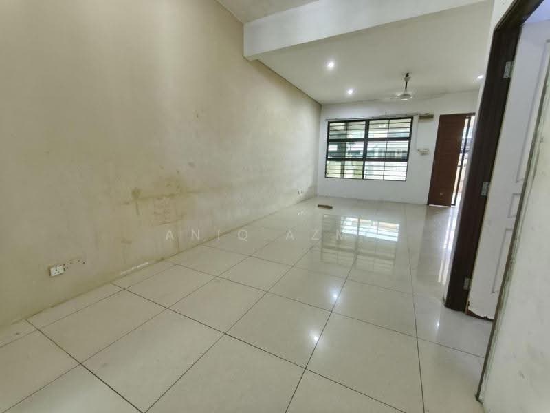 2-storey Terraced House for Sale in Nilai (Negeri Sembilan) - Aniq Azmi - Living Room - PropertyGuru.com.my