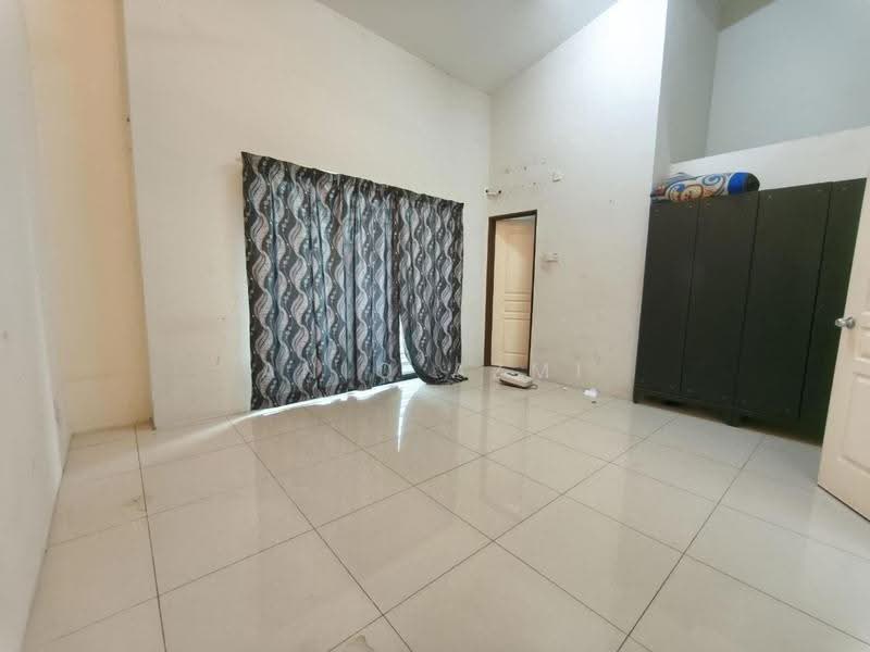 2-storey Terraced House for Sale in Nilai (Negeri Sembilan) - Aniq Azmi - Living Room - PropertyGuru.com.my