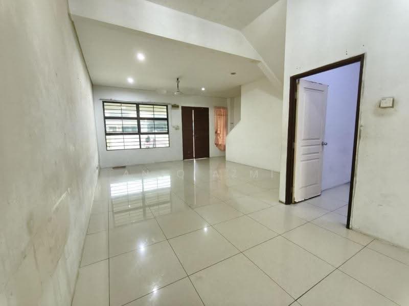 2-storey Terraced House for Sale in Nilai (Negeri Sembilan) - Aniq Azmi - Living Room - PropertyGuru.com.my