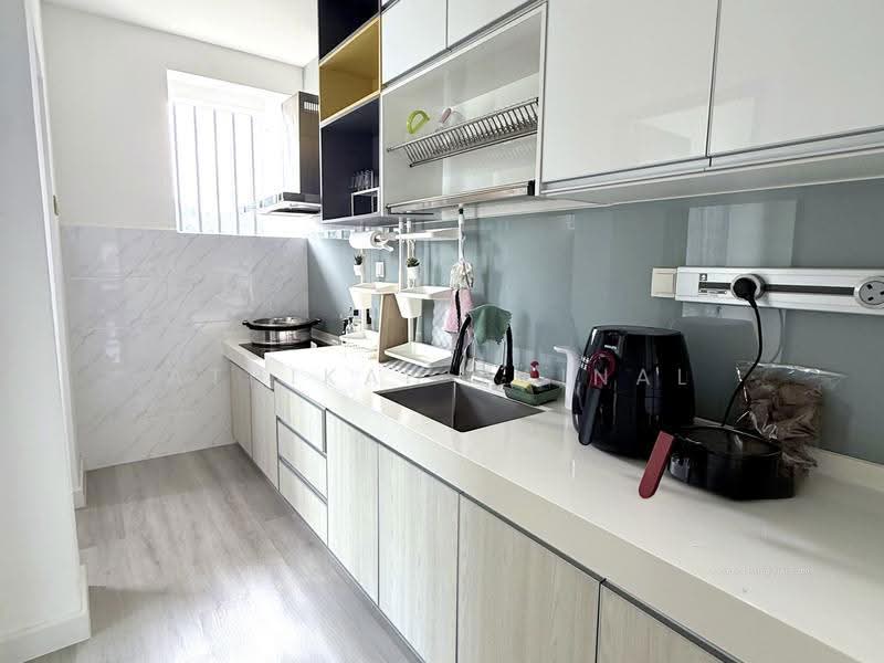 Condominium for Sale at 16 Quartz Sky Villa - Athikah Zainal - Kitchen - PropertyGuru.com.my