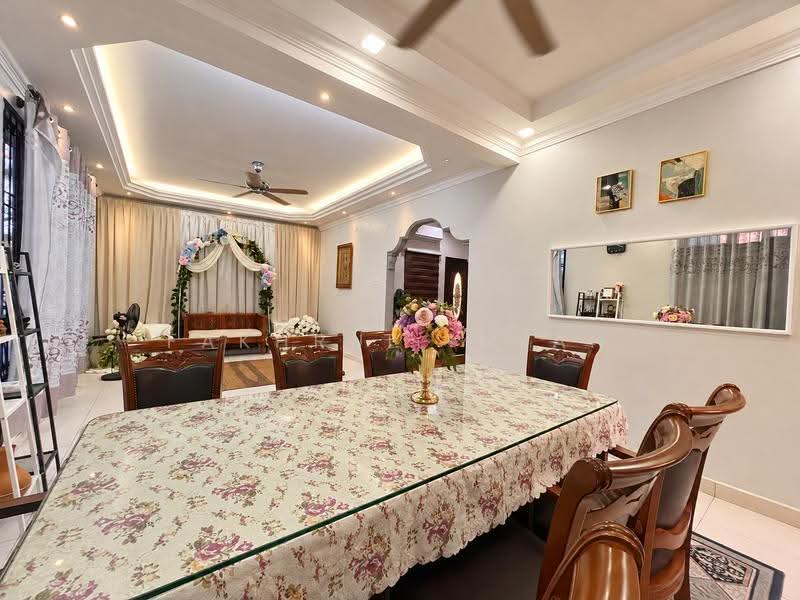 Semi-Detached House for Sale in Taman Bukit Dahlia (Pasir Gudang) - Fakhrul Imlan - Dining Room - PropertyGuru.com.my