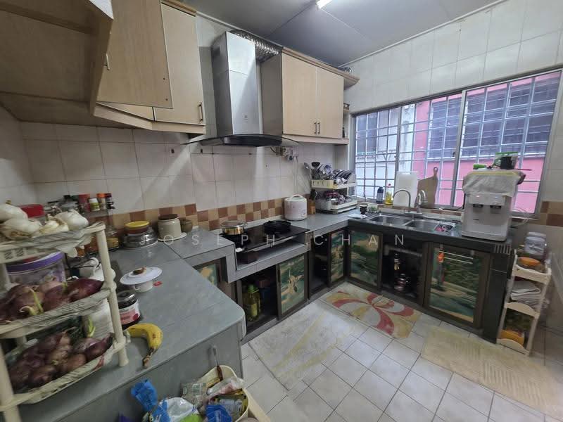 2-storey Terraced House for Sale in Seksyen 7 (Shah Alam) - Joseph Chan - Kitchen - PropertyGuru.com.my
