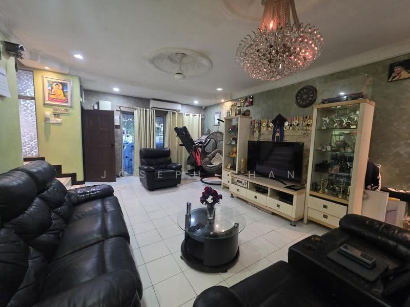 2-storey Terraced House for Sale in Seksyen 7 (Shah Alam) - Joseph Chan - Living Room - PropertyGuru.com.my