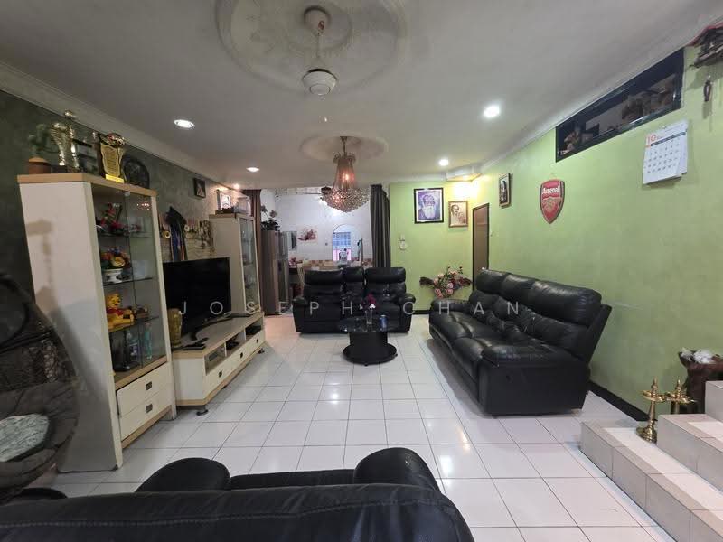 2-storey Terraced House for Sale in Seksyen 7 (Shah Alam) - Joseph Chan - Living Room - PropertyGuru.com.my
