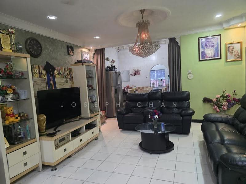 2-storey Terraced House for Sale in Seksyen 7 (Shah Alam) - Joseph Chan - Living Room - PropertyGuru.com.my