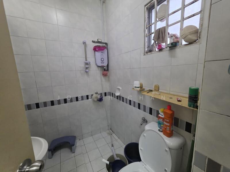 2-storey Terraced House for Sale in Seksyen 7 (Shah Alam) - Joseph Chan - Bathroom - PropertyGuru.com.my