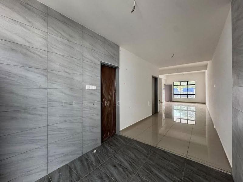 Rumah Teres 2-Tingkat untuk Dijual di Taman Bestari Indah (Ulu Tiram) - Terence Lay - Entrance - PropertyGuru.com.my