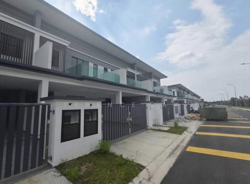 Rumah Teres 2-Tingkat untuk Dijual di Taman Bestari Indah (Ulu Tiram) - Terence Lay - Exterior - PropertyGuru.com.my