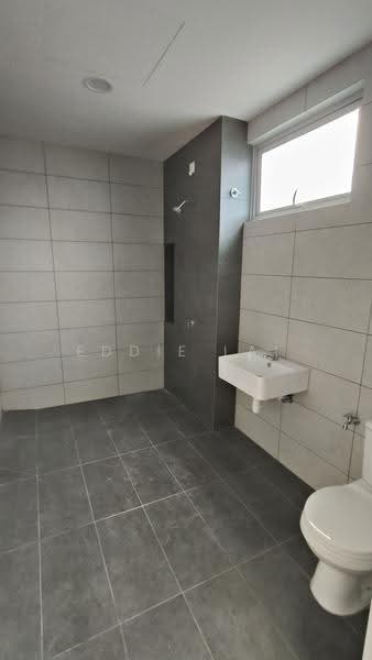 Rumah Teres 2-Tingkat untuk Disewa di Taman Impian Emas (Skudai) - Eddie Lai - Bathroom - PropertyGuru.com.my