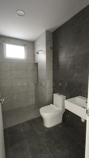 Rumah Teres 2-Tingkat untuk Disewa di Taman Impian Emas (Skudai) - Eddie Lai - Bathroom - PropertyGuru.com.my