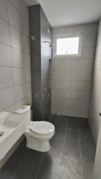 Rumah Teres 2-Tingkat untuk Disewa di Taman Impian Emas (Skudai) - Eddie Lai - Bathroom - PropertyGuru.com.my