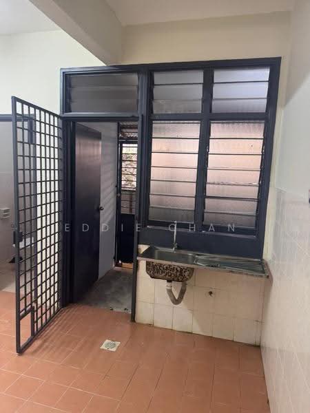 Rumah Teres 2-Tingkat untuk Dijual di Ukay Bistari (Ulu Kelang) - Eddie Chan - Kitchen - PropertyGuru.com.my