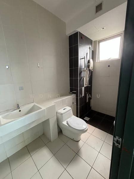 Kediaman Servis untuk Disewa di D'Ambience Residences (Pangsapuri Ikatan Flora) - Wong Shau Wei - Bathroom - PropertyGuru.com.my