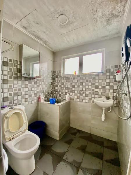 1-storey Terraced House for Sale in Pandan Jaya (Ampang) - Siew Yoong - Bathroom - PropertyGuru.com.my