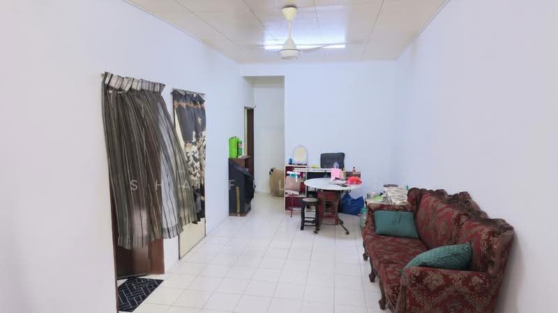 1-storey Terraced House for Sale in Bandar Bukit Mahkota (Bangi) - Shaiful Rudy - Living Room - PropertyGuru.com.my
