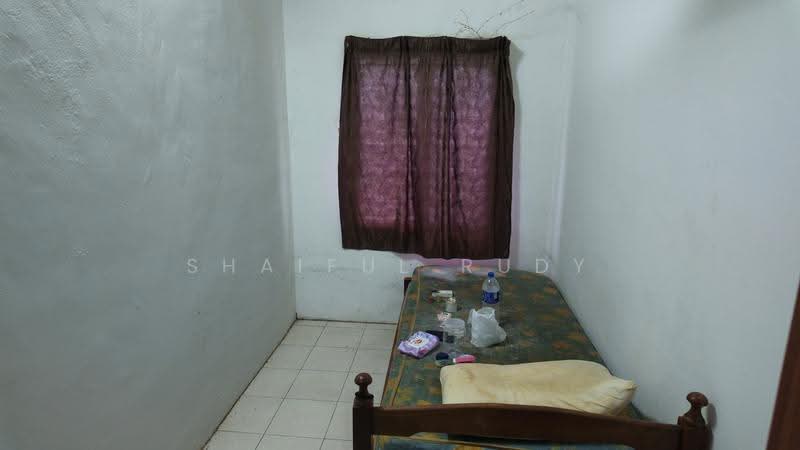 1-storey Terraced House for Sale in Bandar Bukit Mahkota (Bangi) - Shaiful Rudy - Bedroom - PropertyGuru.com.my