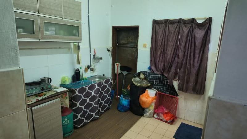 1-storey Terraced House for Sale in Bandar Bukit Mahkota (Bangi) - Shaiful Rudy - Kitchen - PropertyGuru.com.my