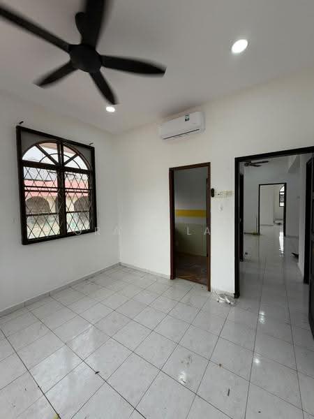 Rumah Kluster untuk Disewa di Taman Desa Cemerlang (Ulu Tiram) - Grace Lau - Living Room - PropertyGuru.com.my