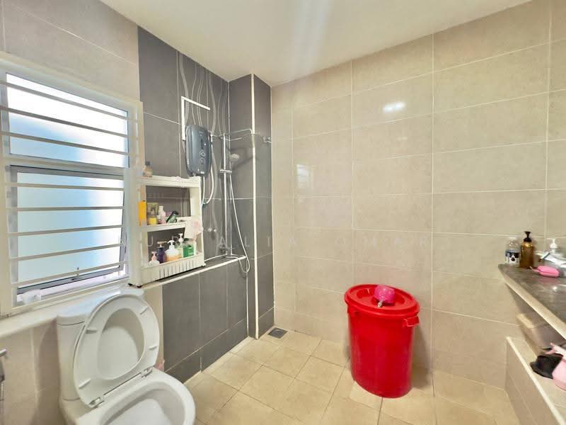 Semi-Detached House for Sale in Kajang (Selangor) - Nur Alia Omar - Bathroom - PropertyGuru.com.my