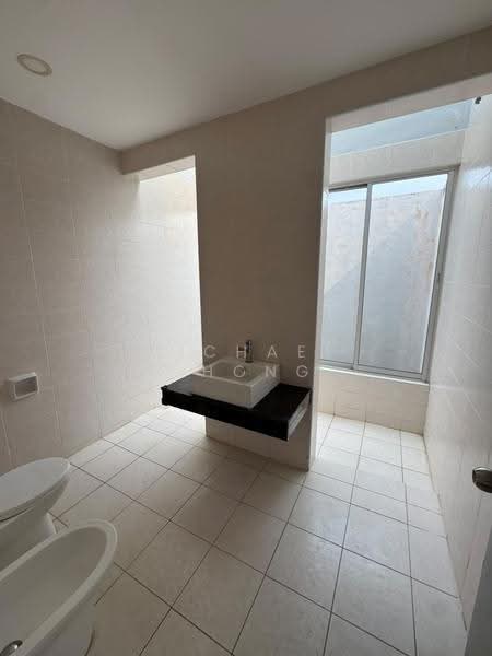 Semi-Detached House for Sale in Anggun 2 Residence (Rawang) - Michael Chong - Bathroom - PropertyGuru.com.my