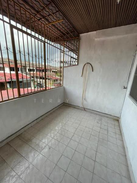 Rumah Teres 2-Tingkat untuk Dijual di Kajang (Selangor) - Terry Yee - Balcony - PropertyGuru.com.my