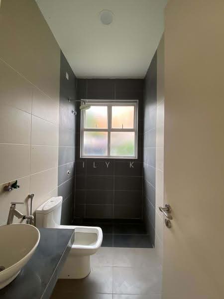 Semi-Detached House for Rent in D'Kayangan (Shah Alam) - Emily Kho - Bathroom - PropertyGuru.com.my